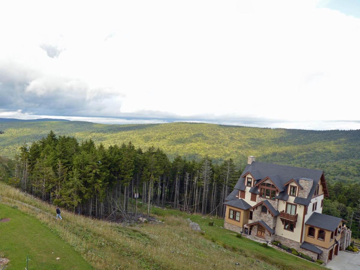 Popular attractions Area Nearby Property